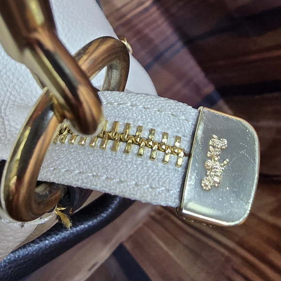 Coach Limited Edition New York Shoulder/Crossbody Bag-EUC - Picture 9 of 14